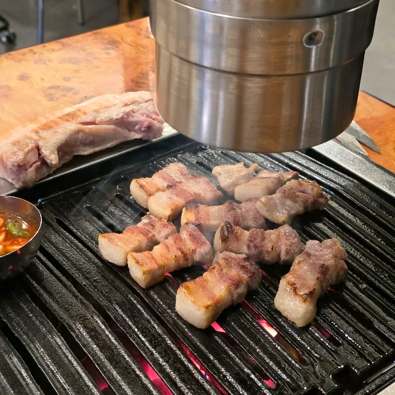 노릇노릇 익어가는 흑돼지