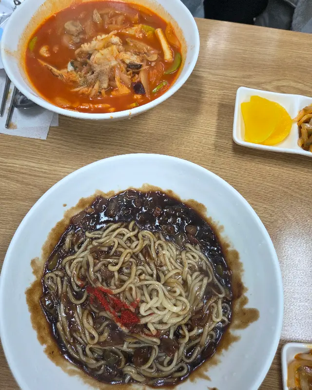 고추짬뽕과 짜장면