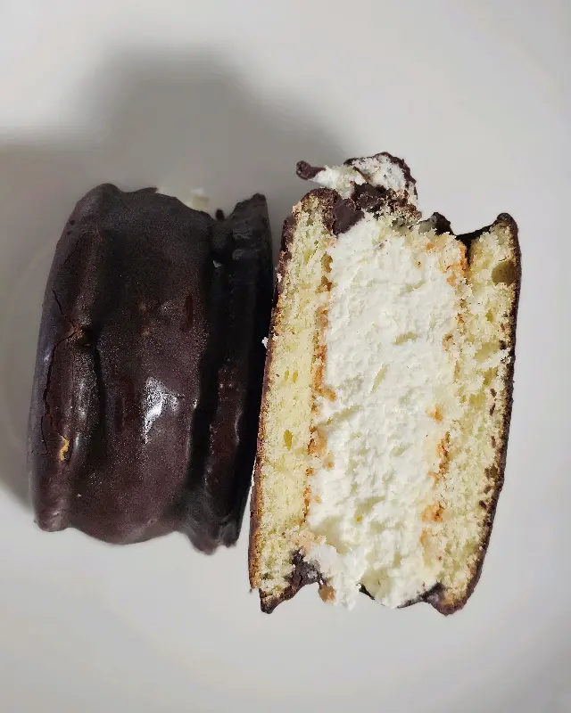 반으로 잘라본 생초코파이 단면