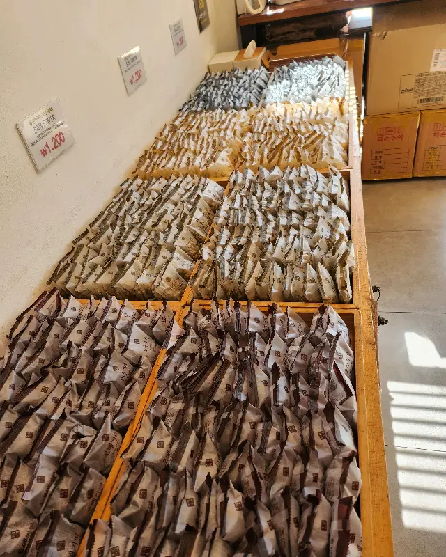 진열대 가득한 오메기떡