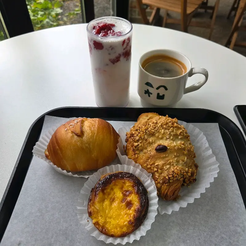 소색채본 야외 테이블