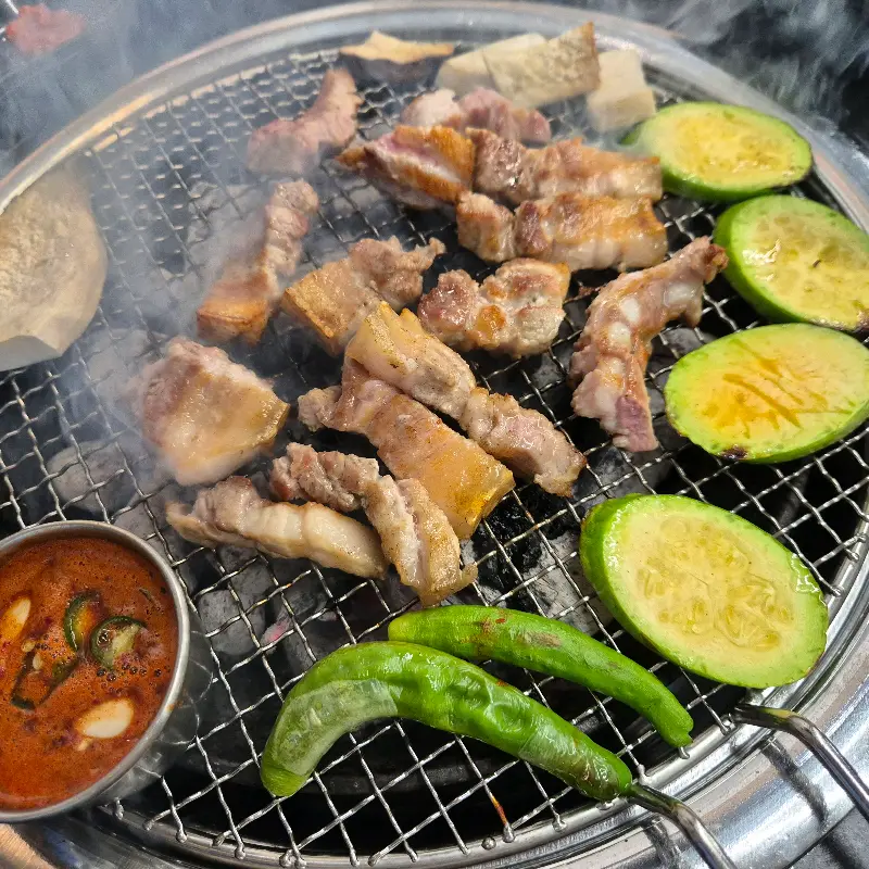 신선함이 느껴지는 육회 한 접시