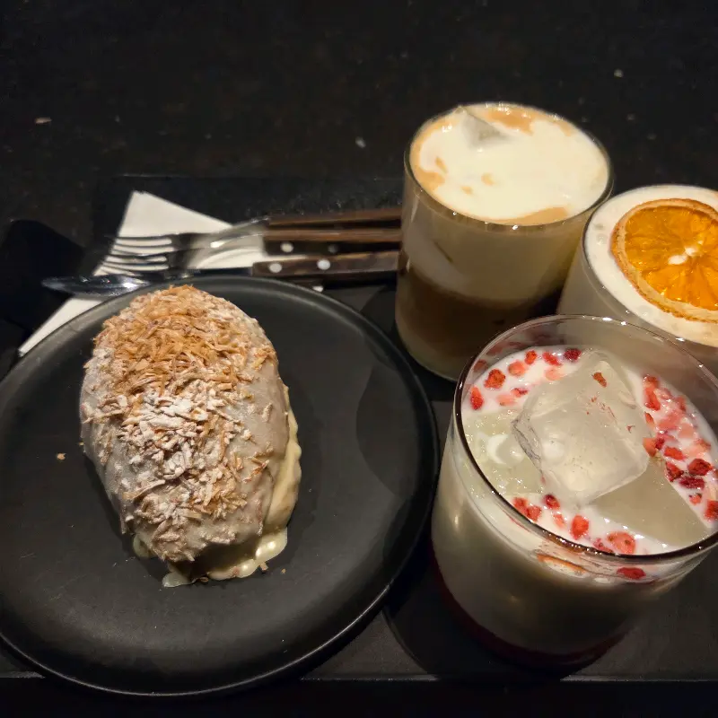 다양한 음료와 디저트