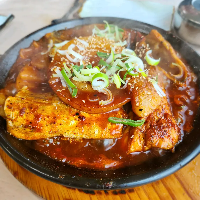 윤기가 자르르 흐르는 갈치조림