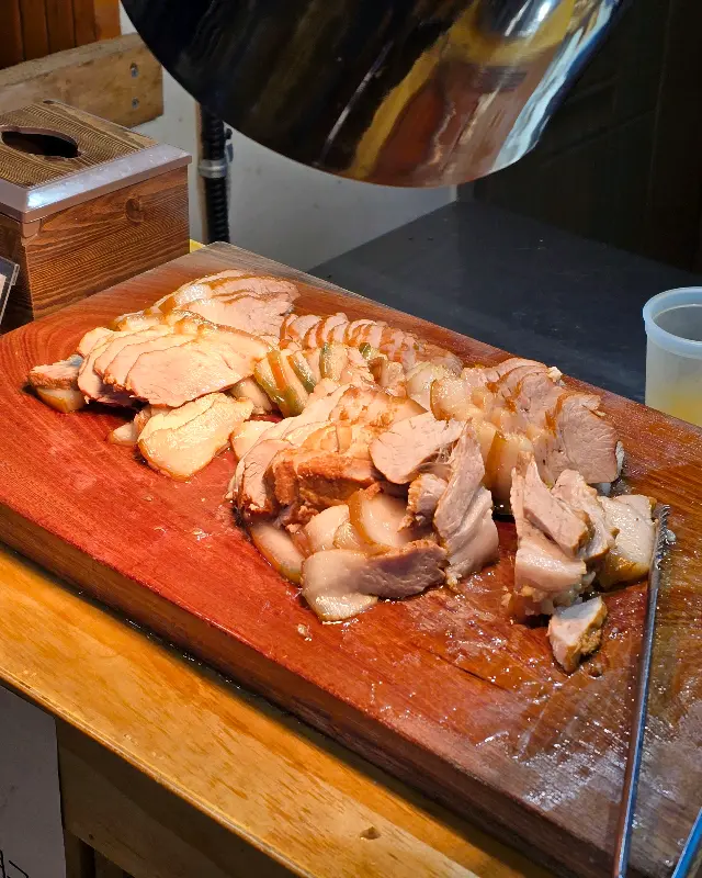 윤기가 흐르는 돔베고기