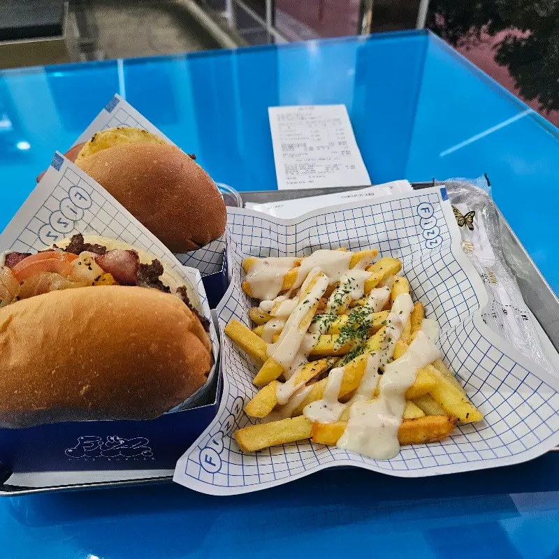 피즈버거의 맛있는 메뉴들