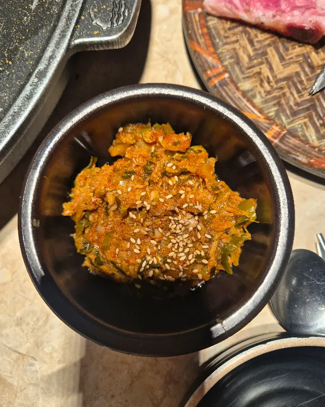 다양한 곁들임과 함께 즐기는 숙성도 흑돼지