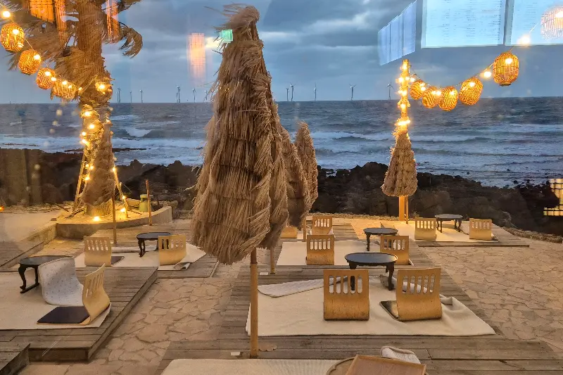 저녁 시간 해지개 야외 테이블 좌석