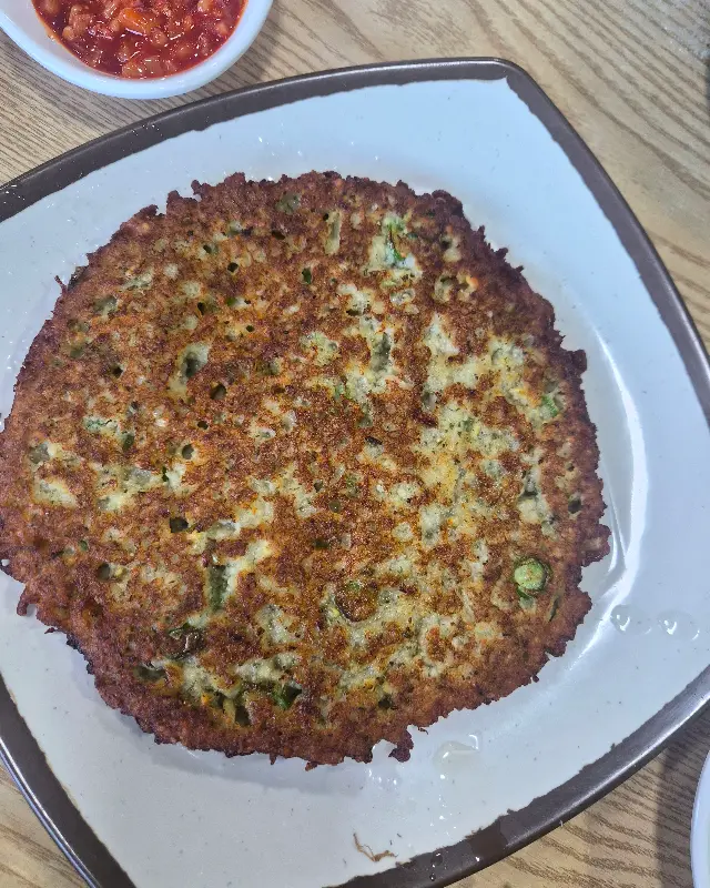 겉은 바삭하고 속은 촉촉한 녹두 빈대떡