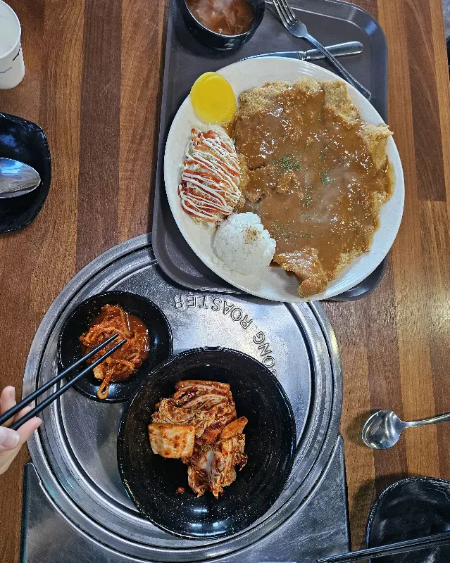 돈까스와 곁들여 먹기 좋은 김치