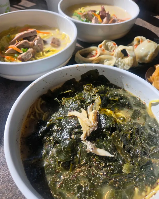 푸짐한 양의 전복국수