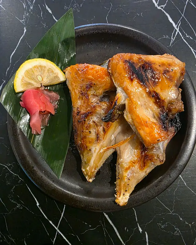 고소하고 짭짤한 연어 뼈 구이