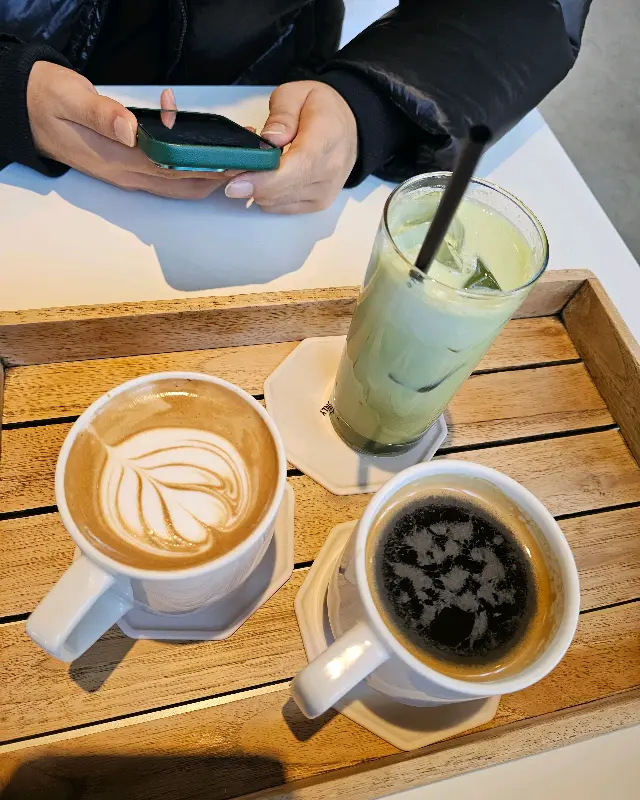 커피와 말차라떼