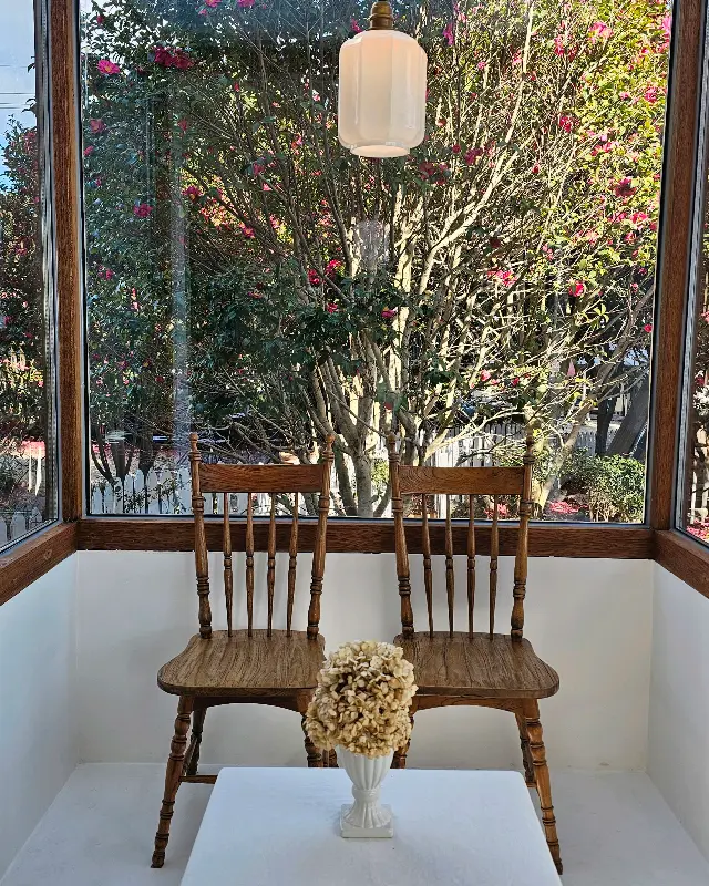 아늑한 실내 좌석