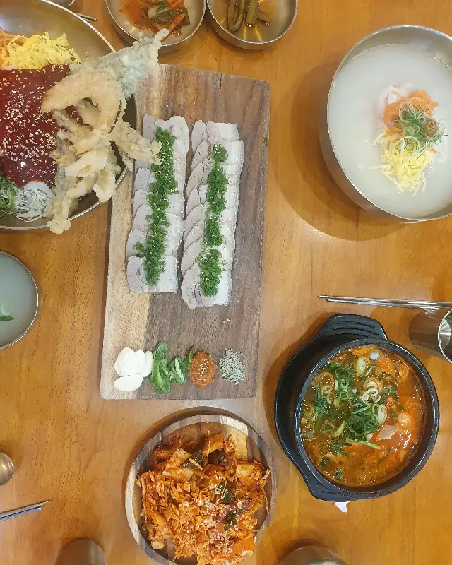 고국수 전체 상차림