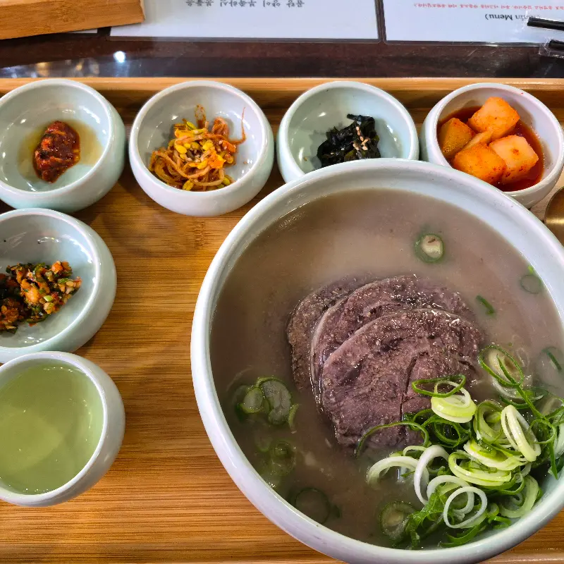 깔끔한 매장 내부