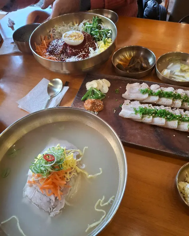 비빔국수와 돔베고기