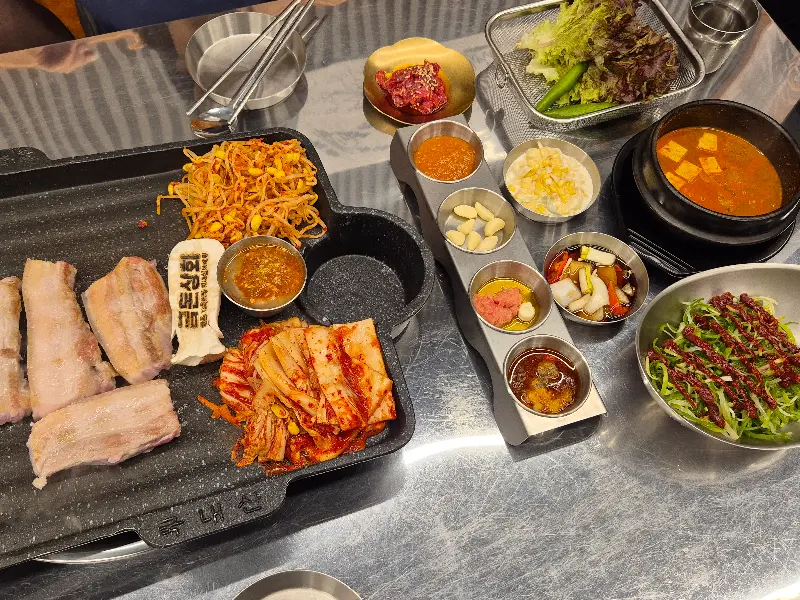 금돈상회 제원점 푸짐한 한 상 차림