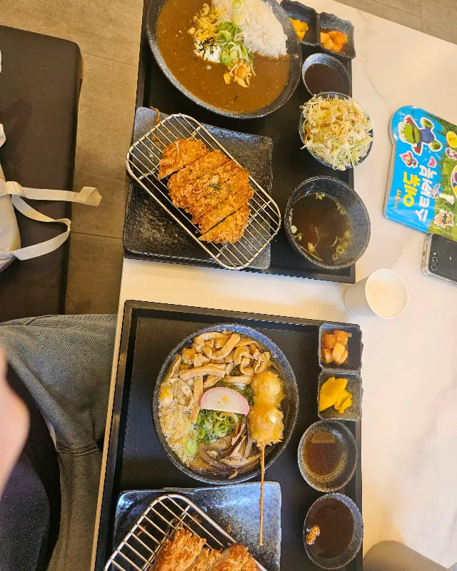 깔끔한 매장 내부