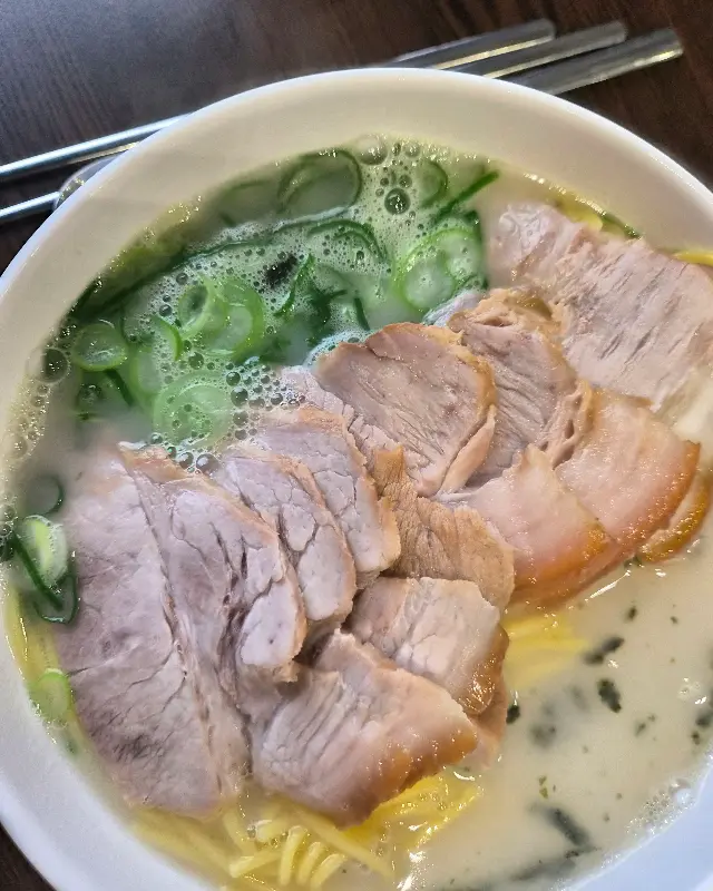 돔베고기가 푸짐하게 들어간 고기국수