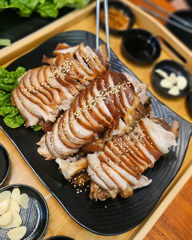 가지런하게 놓인 족발 슬라이스