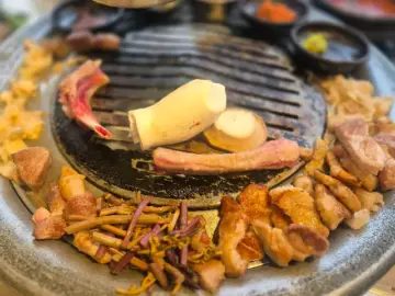 바다 품은 숙성 돼지의 풍미, 함덕에서 찾은 제주 맛집