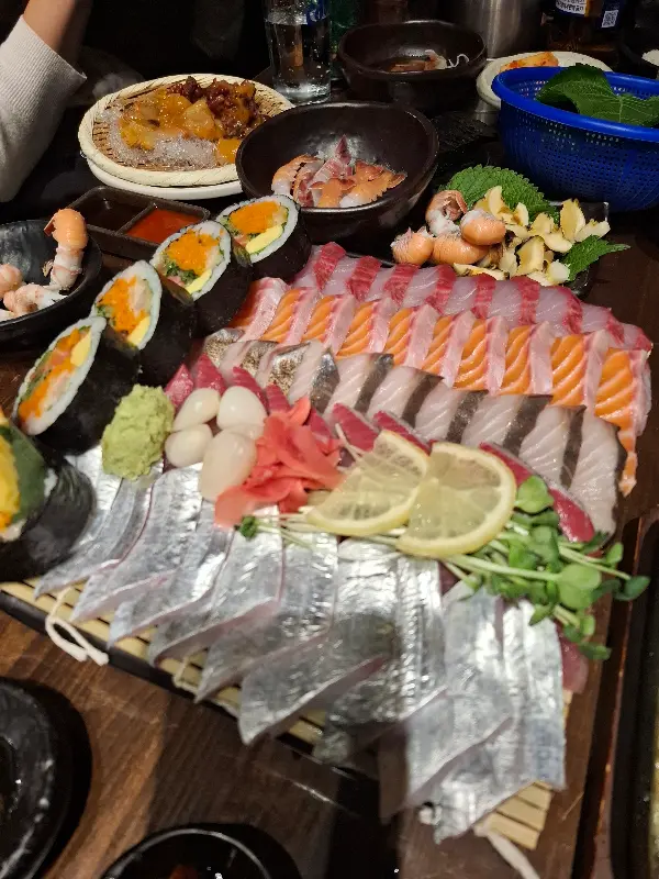 푸짐한 모듬회 한상차림