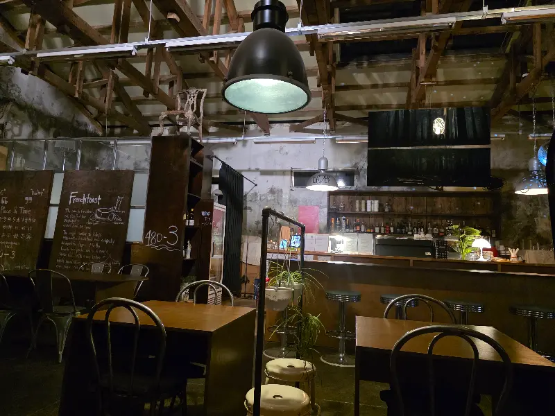 보롬창고 내부 전경