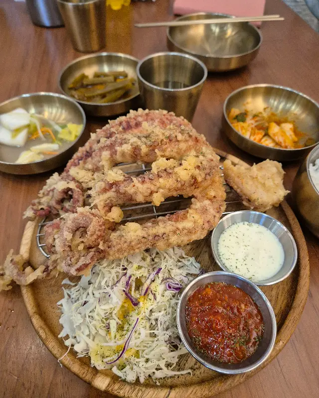 문어튀김과 소스