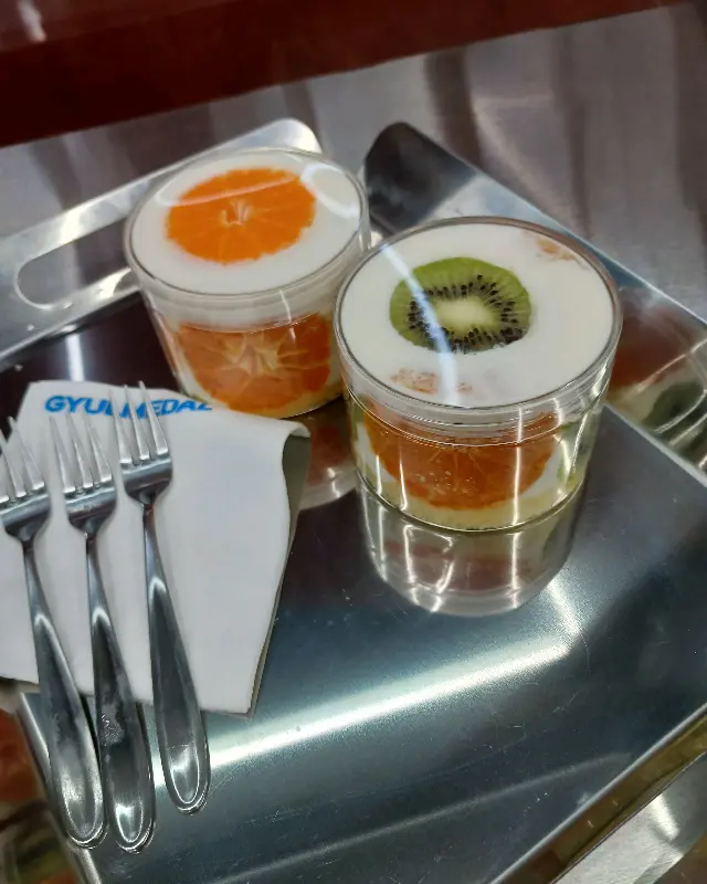 귤이 콕콕 박힌 떠먹케