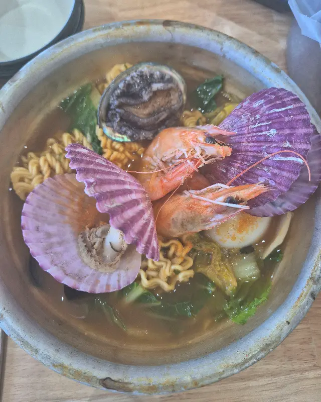 싱싱한 전복과 새우