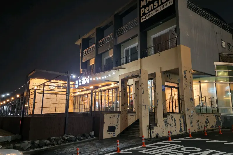 정돼지식당 제주공항점 외관
