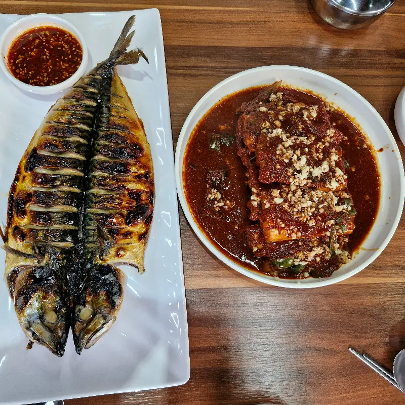 갈치조림과 고등어구이 한 상 차림