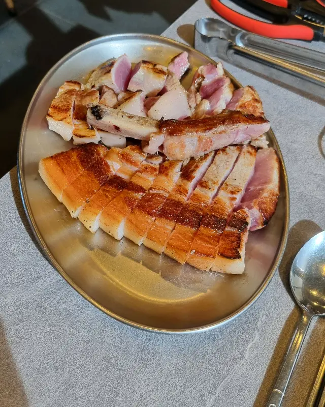 잘 구워진 고기