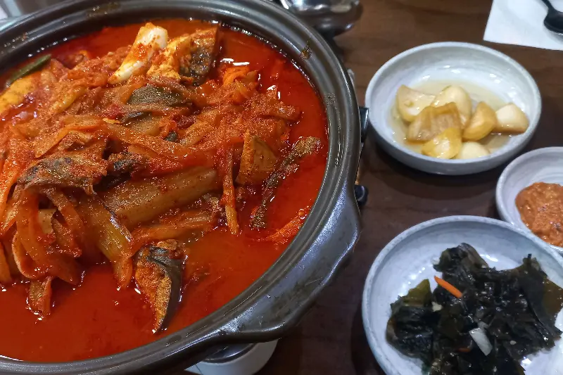 고등어 조림과 밑반찬