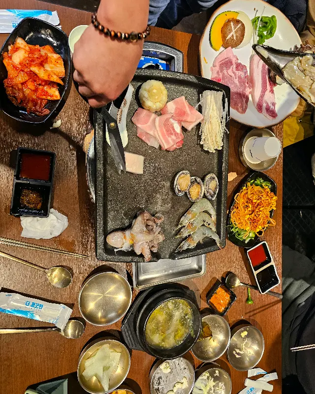 흑돼지 해물 삼합 풀샷