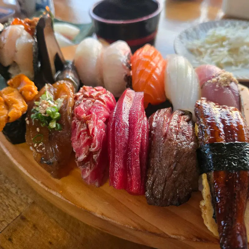 신선한 재료 본연의 맛을 살린 숙성회 초밥