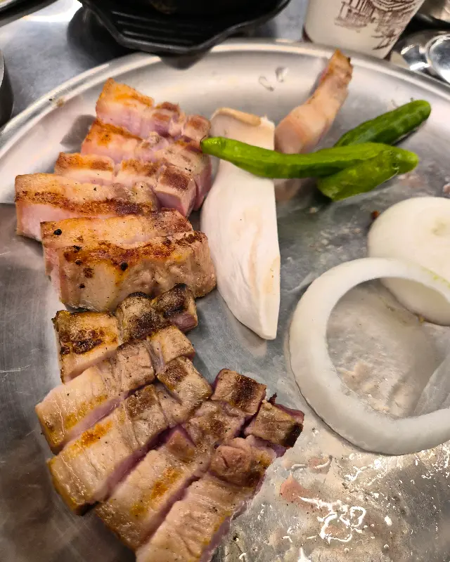 흑돼지와 함께 구워 먹는 고사리