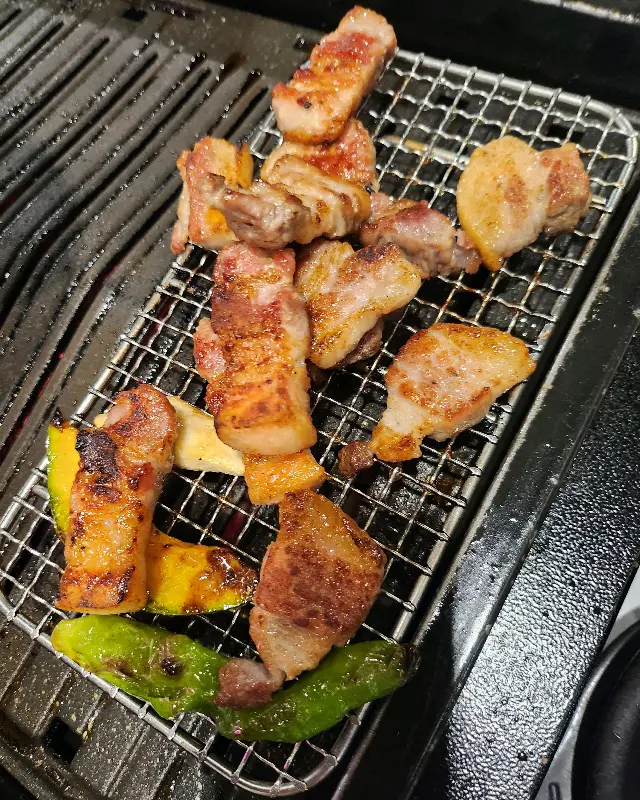 잘 구워진 흑돼지 목살