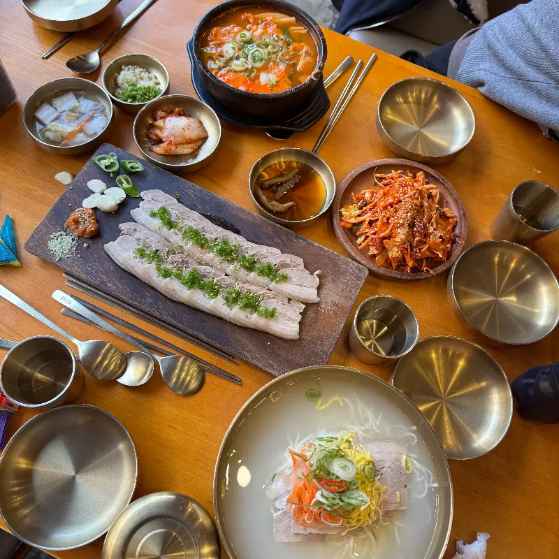 흑돼지 얼큰국밥