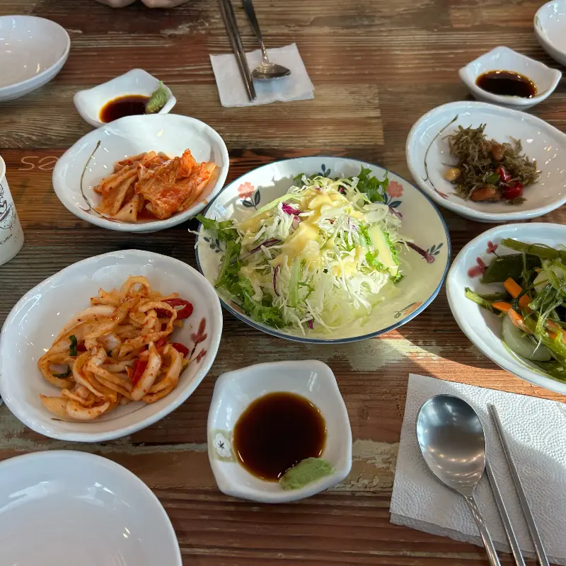 정갈하고 맛깔스러운 밑반찬