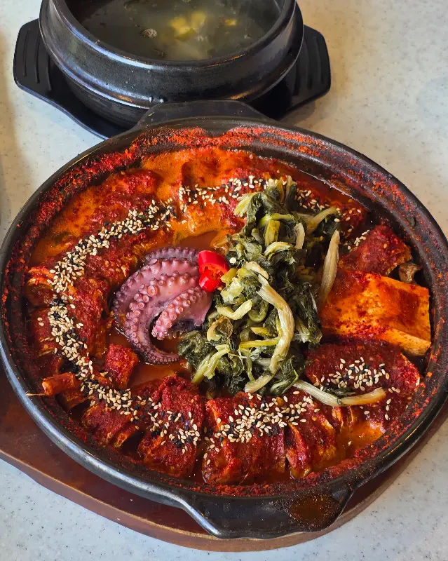 매콤달콤한 양념이 밥을 부르는 순살 갈치조림