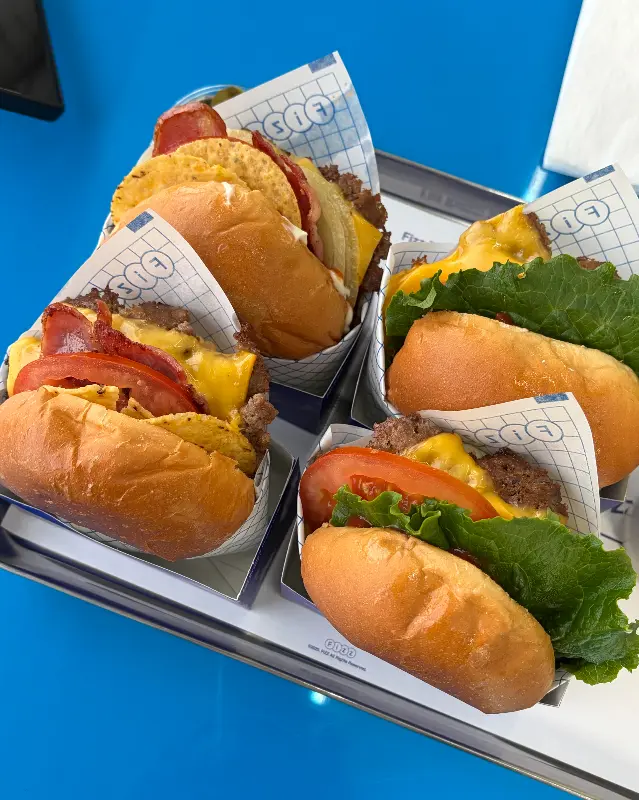 피즈버거 내부 인테리어