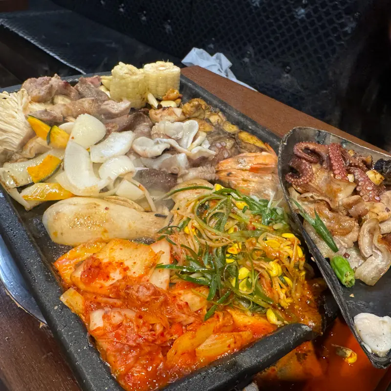 흑돼지 해물 삼합 불판