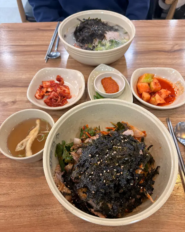 깔끔한 테이블 세팅