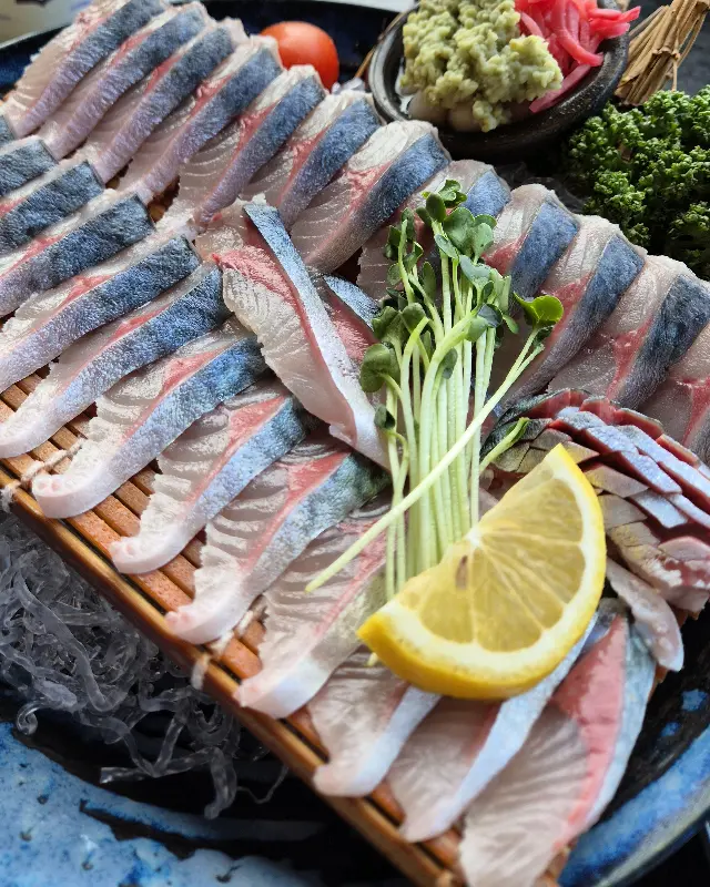 싱싱한 고등어회의 자태