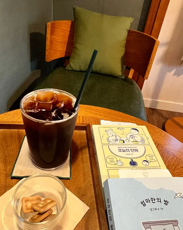 핸드드립 커피와 백설기