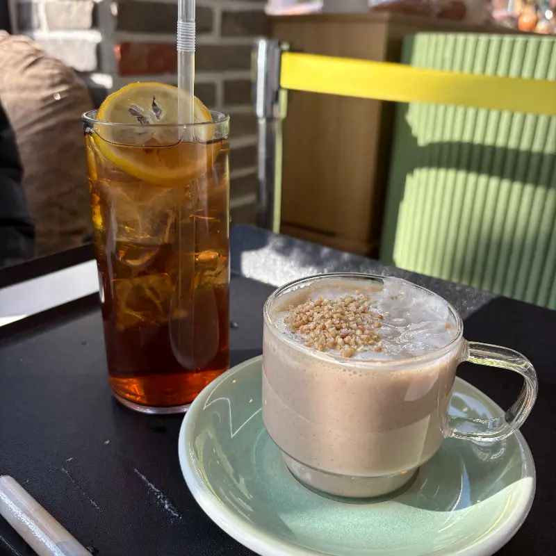 보리개역라떼와 복숭아 아이스티