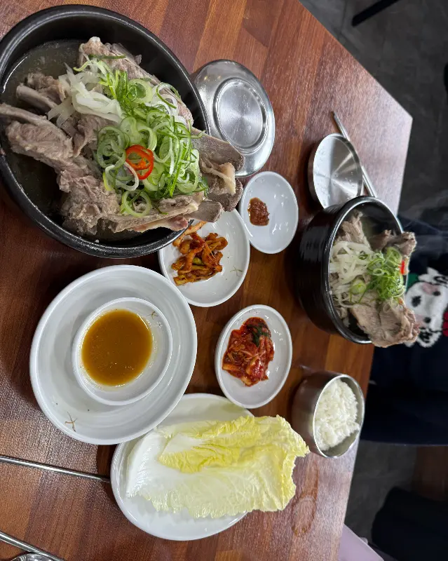 얼큰 접짝뼈해장국