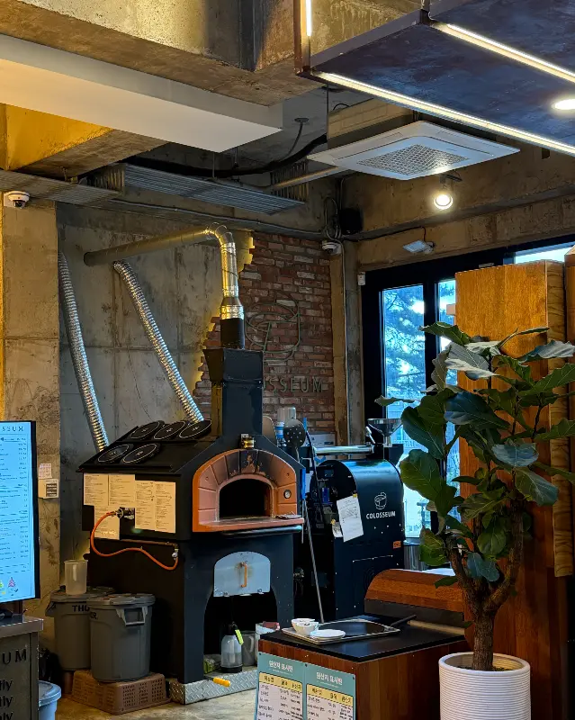 고풍스러운 분위기의 콜로세움 내부 인테리어